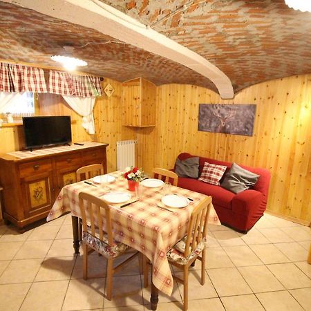 Апартаменты L'Ermellino Bilocale In Centro - Affitti Brevi Italia Брюссон Экстерьер фото